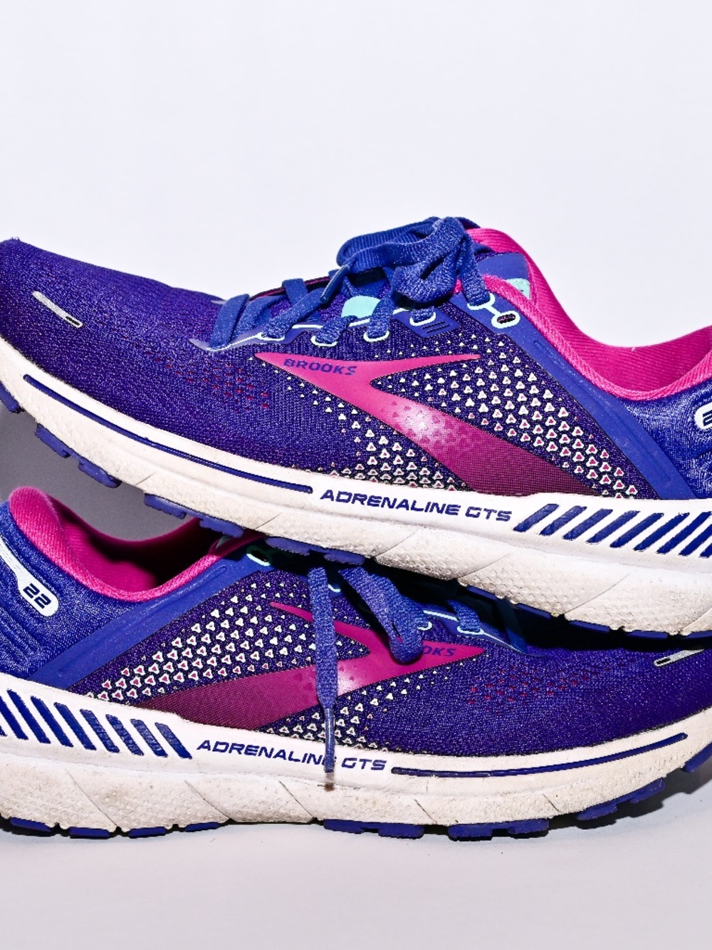 Women's Brooks Adrenaline GTS 22 Pink/Purple Size 9.5